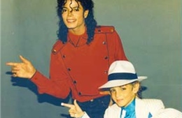 Vua pop Michael Jackson lại bị tố cáo lạm dụng tình dục 